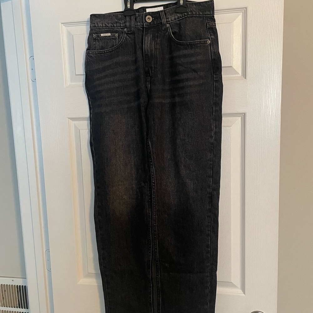 Classic Black Straight Leg Jeans with Subtle Fading